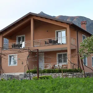 Koman_lakeview_apartments Apartment