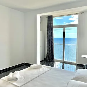 Redi's Seaview Apartment